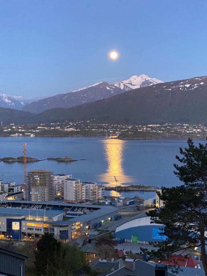 Great Place With View To The Mountains And Fjord Ålesund Exterior photo