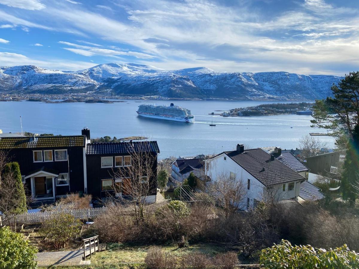 Great Place With View To The Mountains And Fjord Ålesund Exterior photo